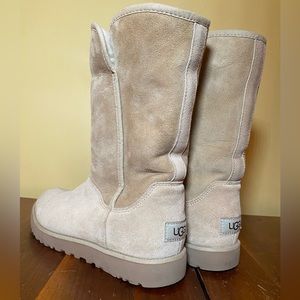 👢LIKE NEW UGG BOOTS🤍 Women’s Size 8 Ugg Boots! Basically Brand New